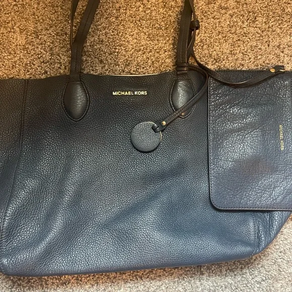 Michael Kors two totes in one reversible open tote with matching wristlet - Picture 11 of 13